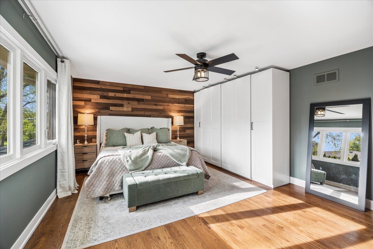 534 Summit Drive, Schaumburg, IL 60193