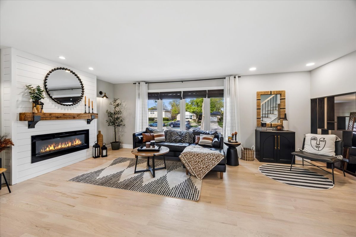 534 Summit Drive, Schaumburg, IL 60193