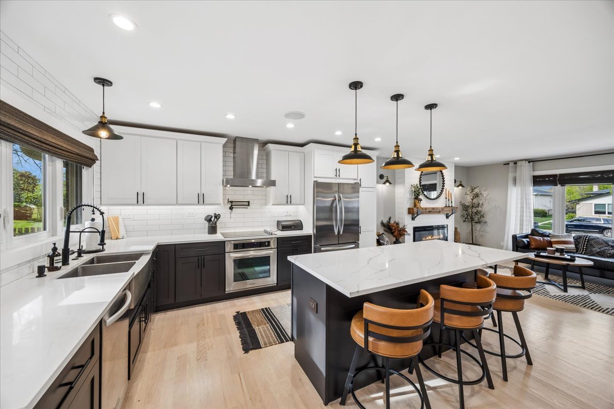 534 Summit Drive, Schaumburg, IL 60193