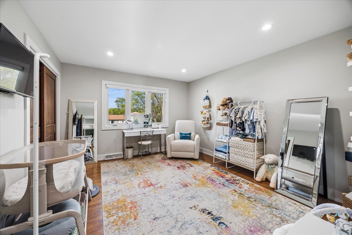 534 Summit Drive, Schaumburg, IL 60193