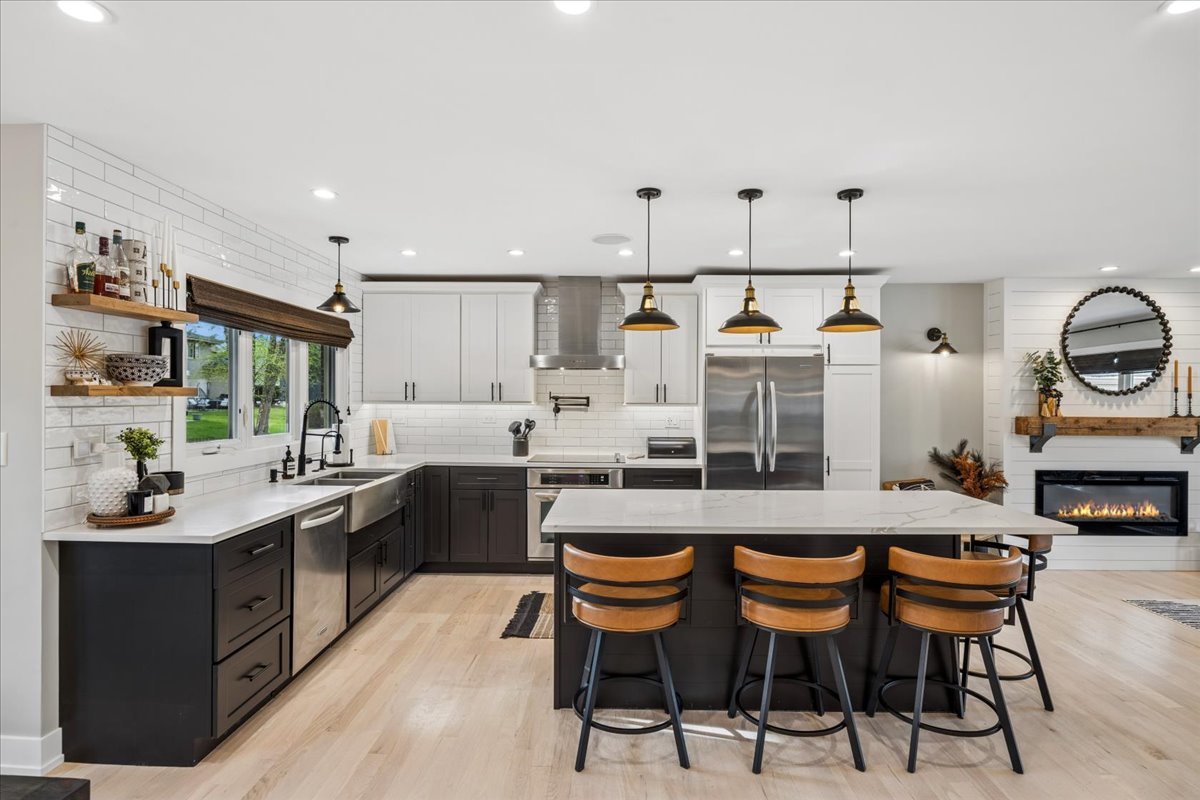 534 Summit Drive, Schaumburg, IL 60193