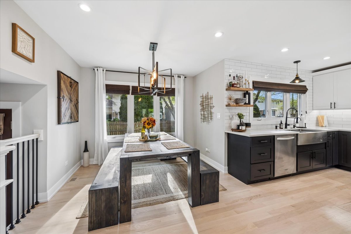 534 Summit Drive, Schaumburg, IL 60193