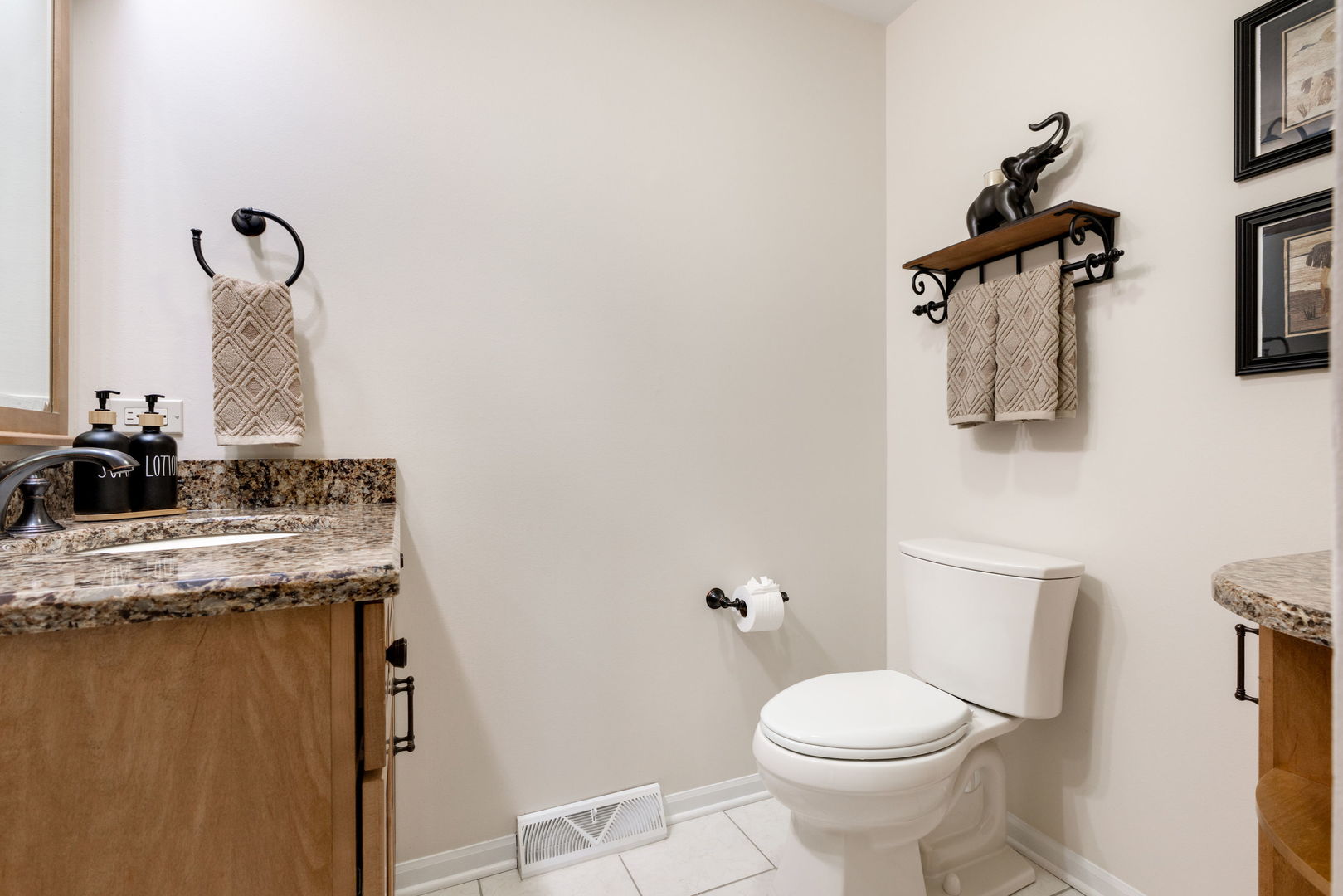 900 Dearborn Circle, Carol Stream, IL 60188