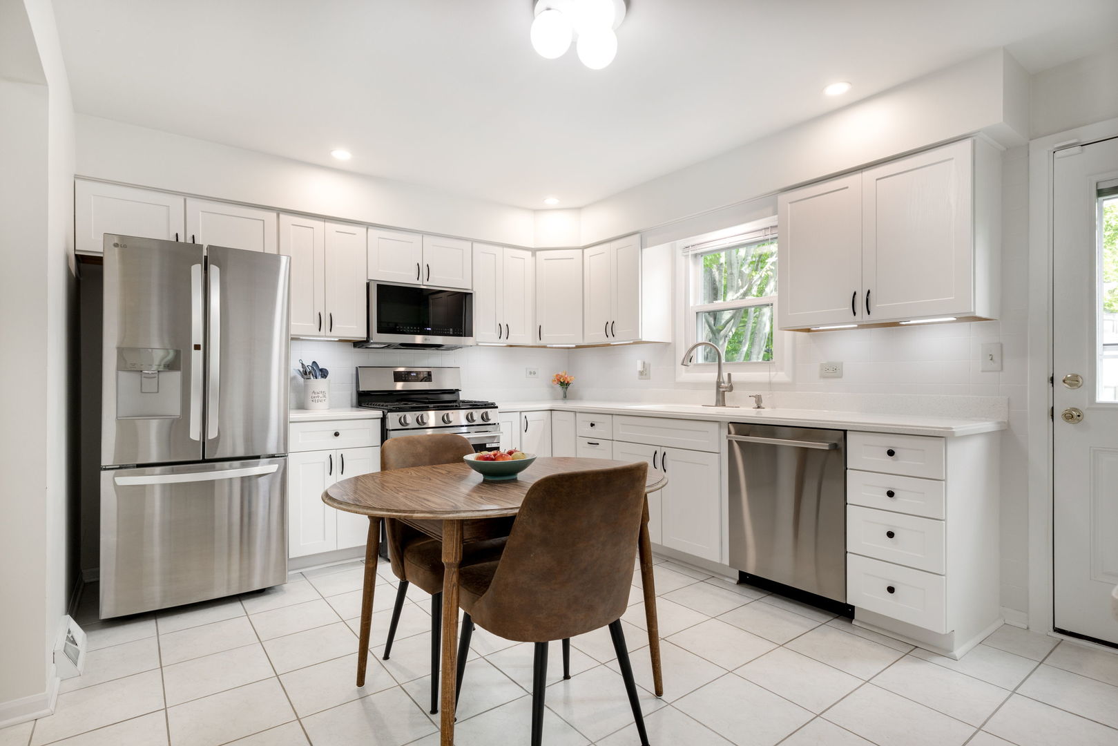 900 Dearborn Circle, Carol Stream, IL 60188