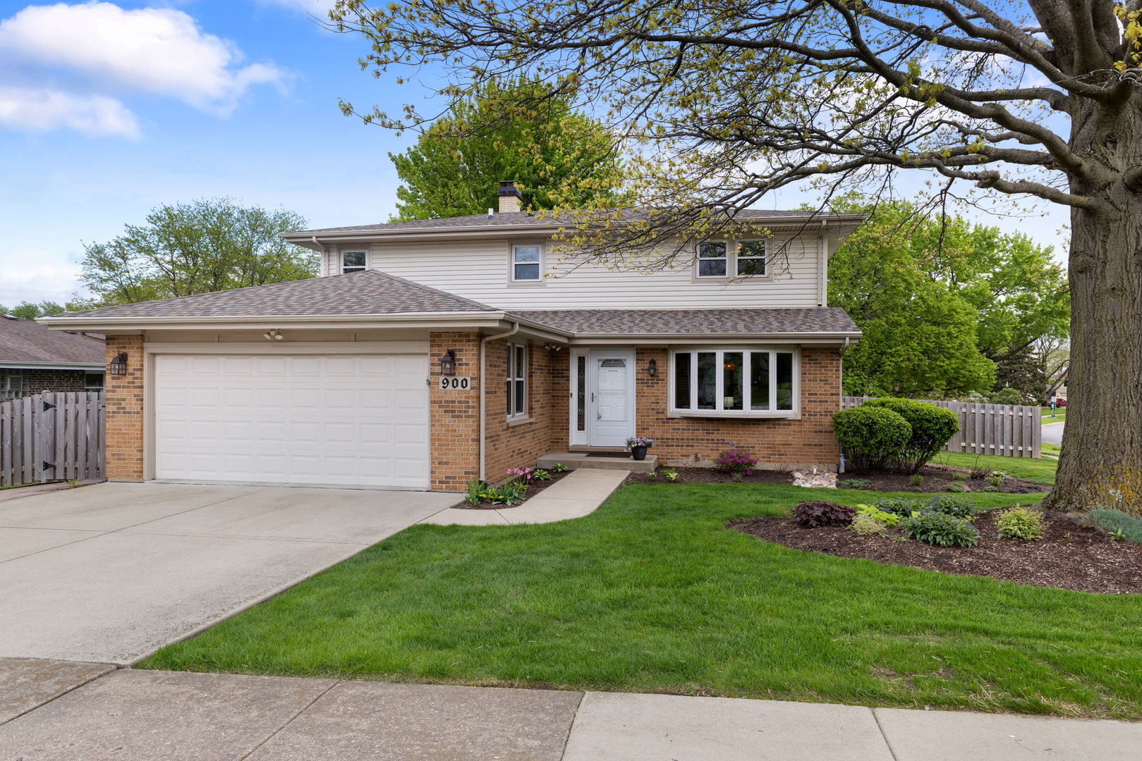 900 Dearborn Circle, Carol Stream, IL 60188