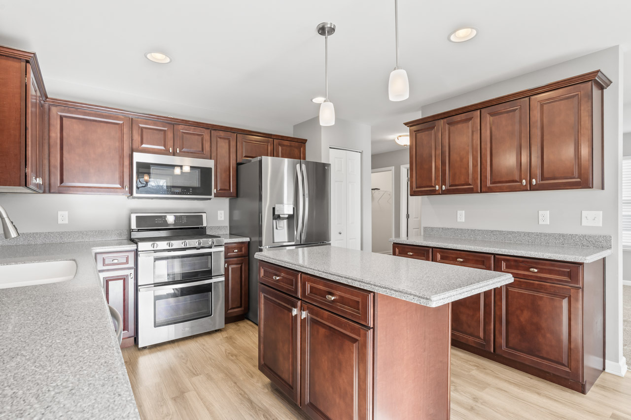 7077 Hidden Green Circle, Fox Lake, IL 60020