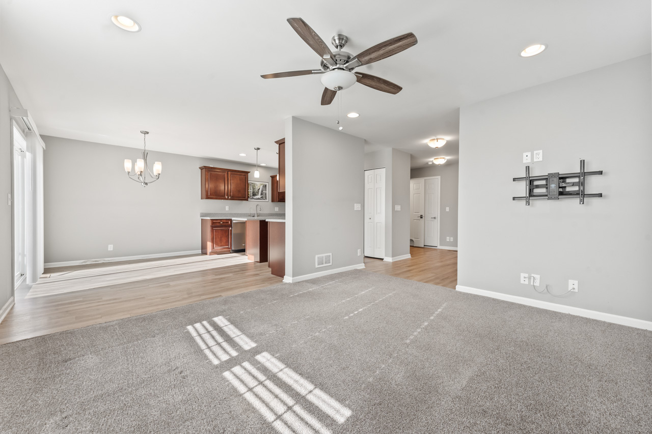 7077 Hidden Green Circle, Fox Lake, IL 60020