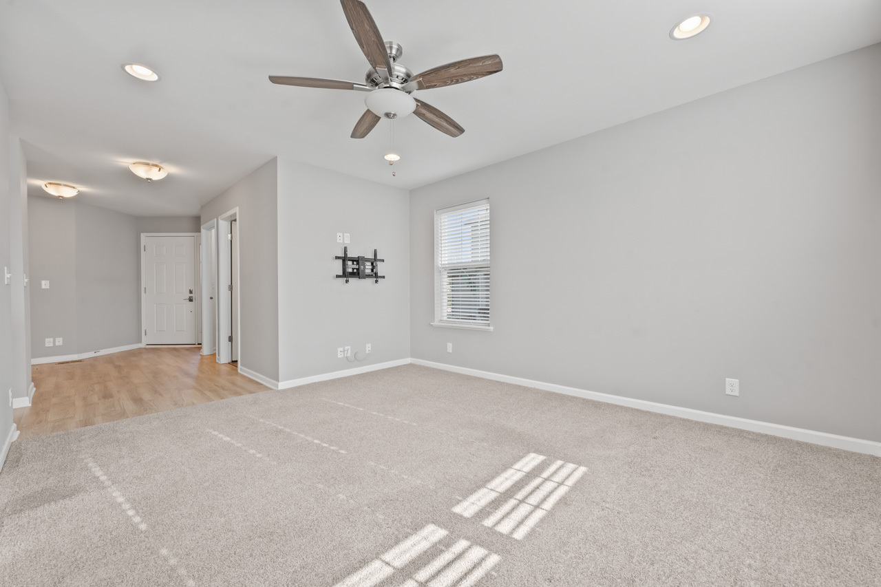 7077 Hidden Green Circle, Fox Lake, IL 60020