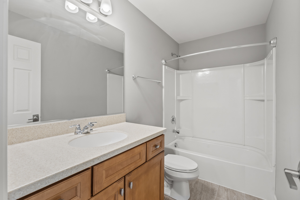 7077 Hidden Green Circle, Fox Lake, IL 60020