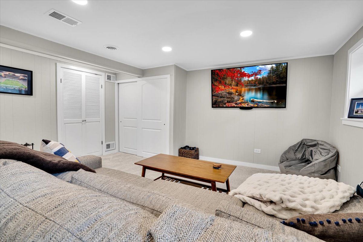 4020 N Adams Street, Westmont, IL 60559