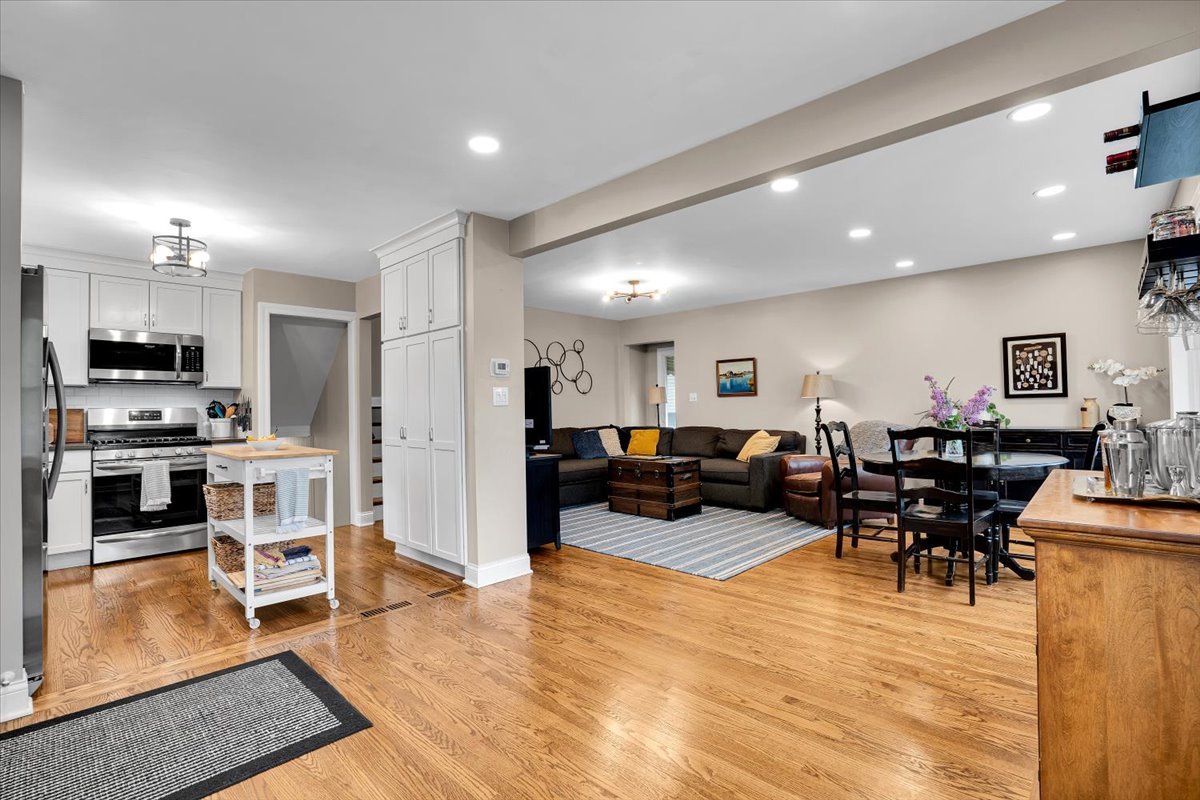 4020 N Adams Street, Westmont, IL 60559