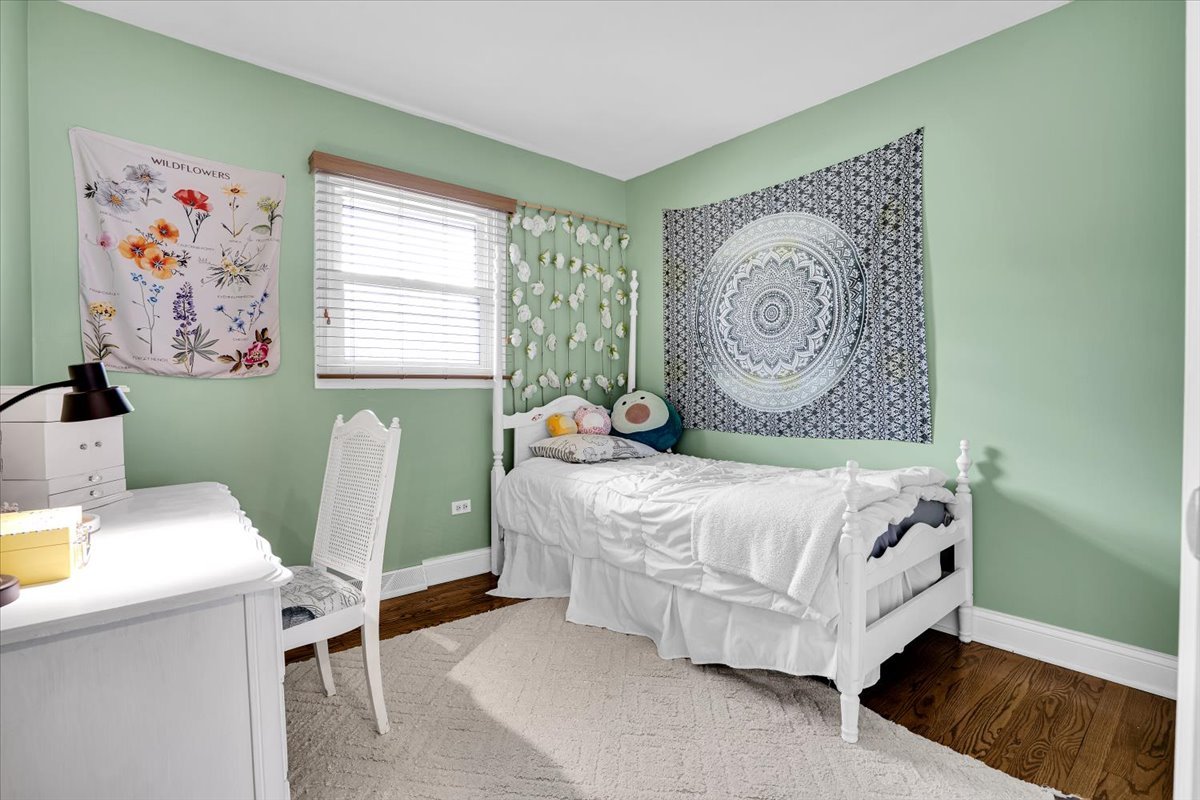 4020 N Adams Street, Westmont, IL 60559