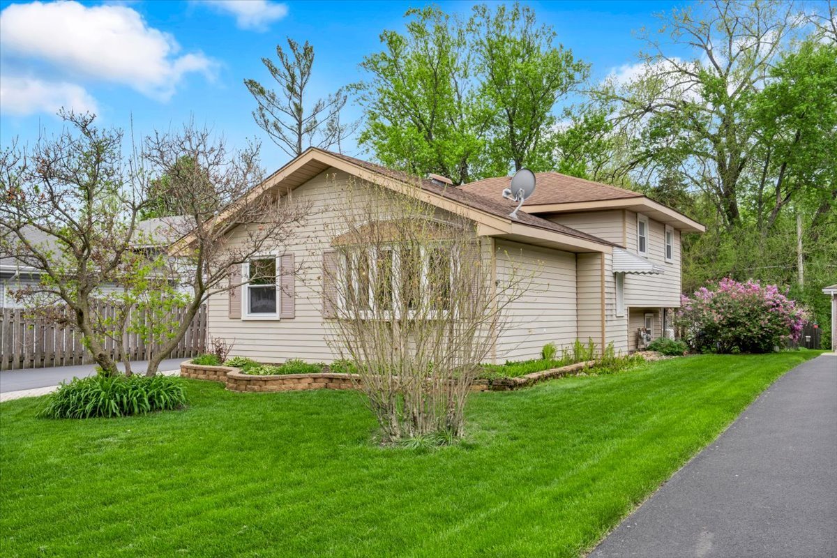 4020 N Adams Street, Westmont, IL 60559