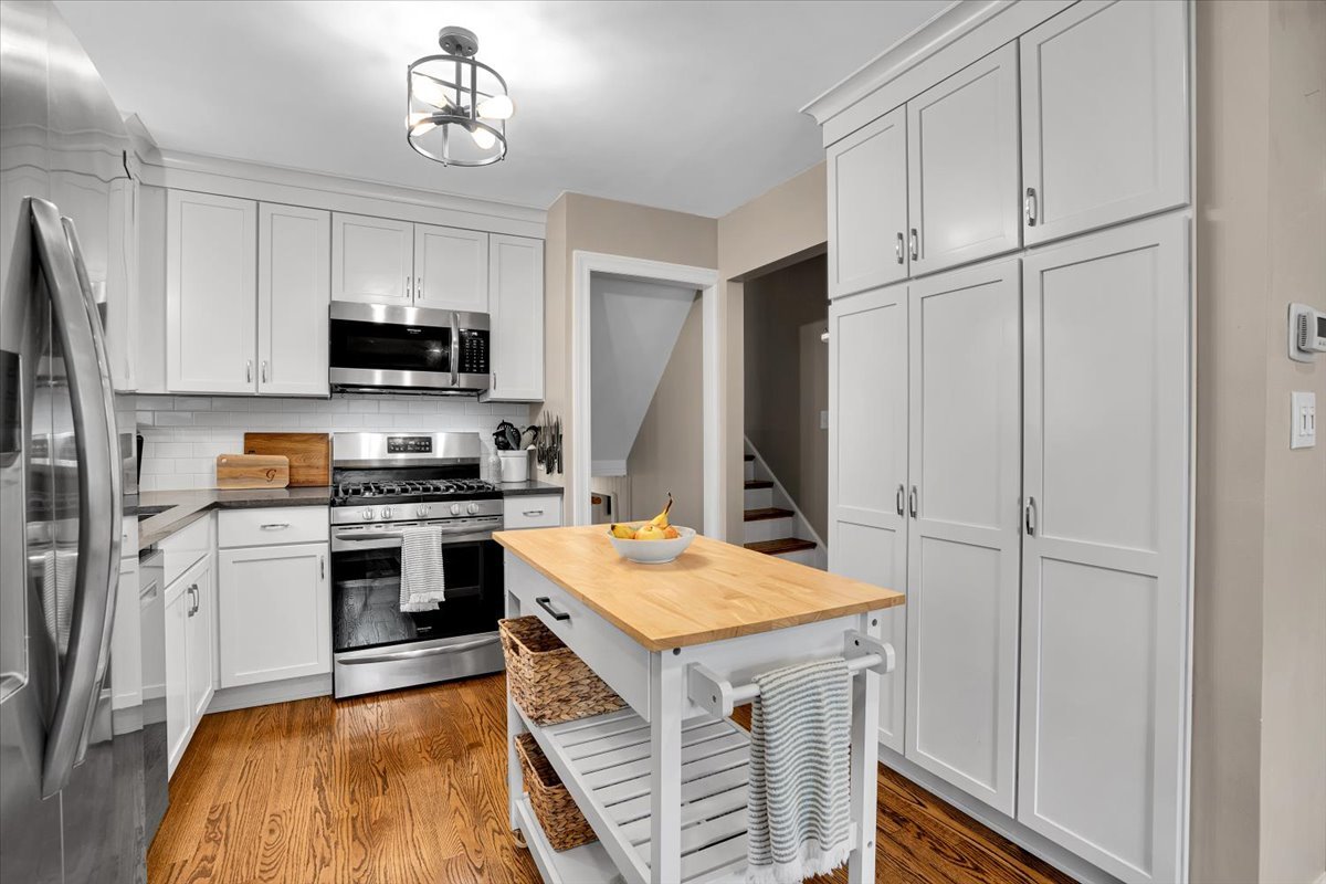 4020 N Adams Street, Westmont, IL 60559