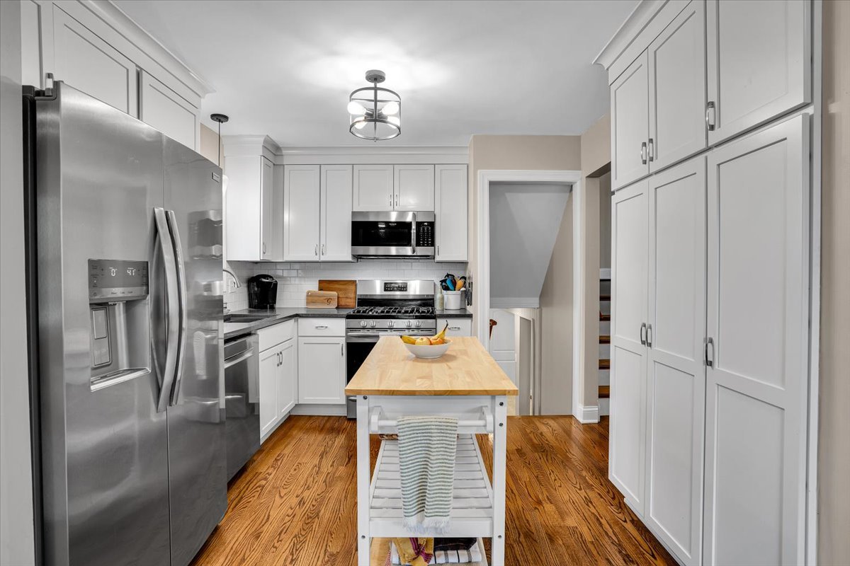 4020 N Adams Street, Westmont, IL 60559