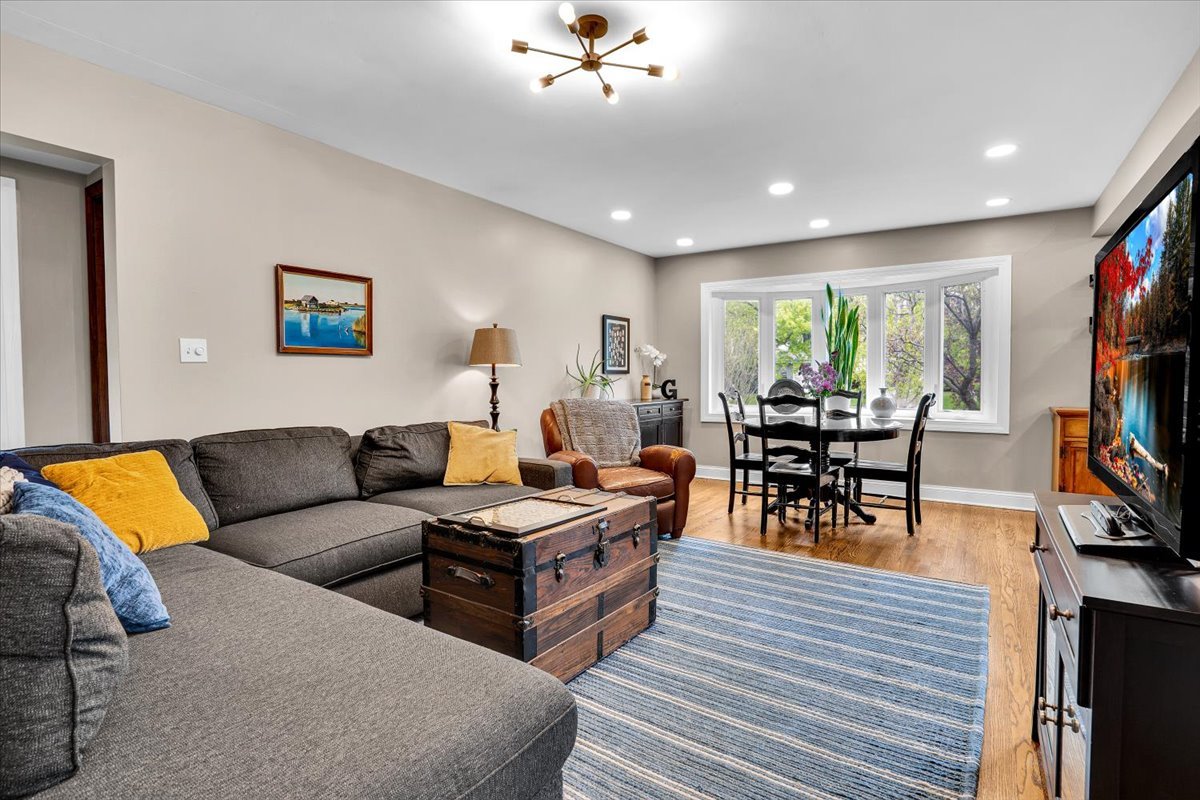 4020 N Adams Street, Westmont, IL 60559