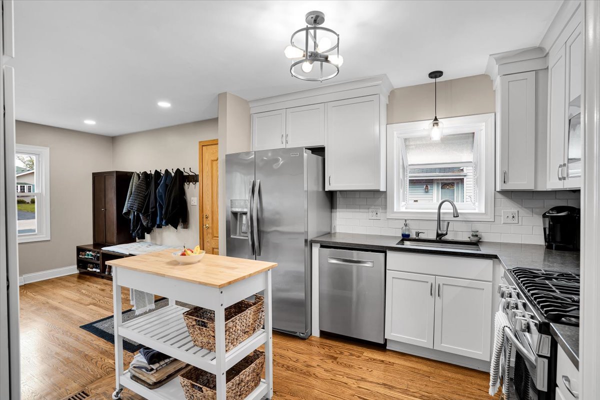 4020 N Adams Street, Westmont, IL 60559