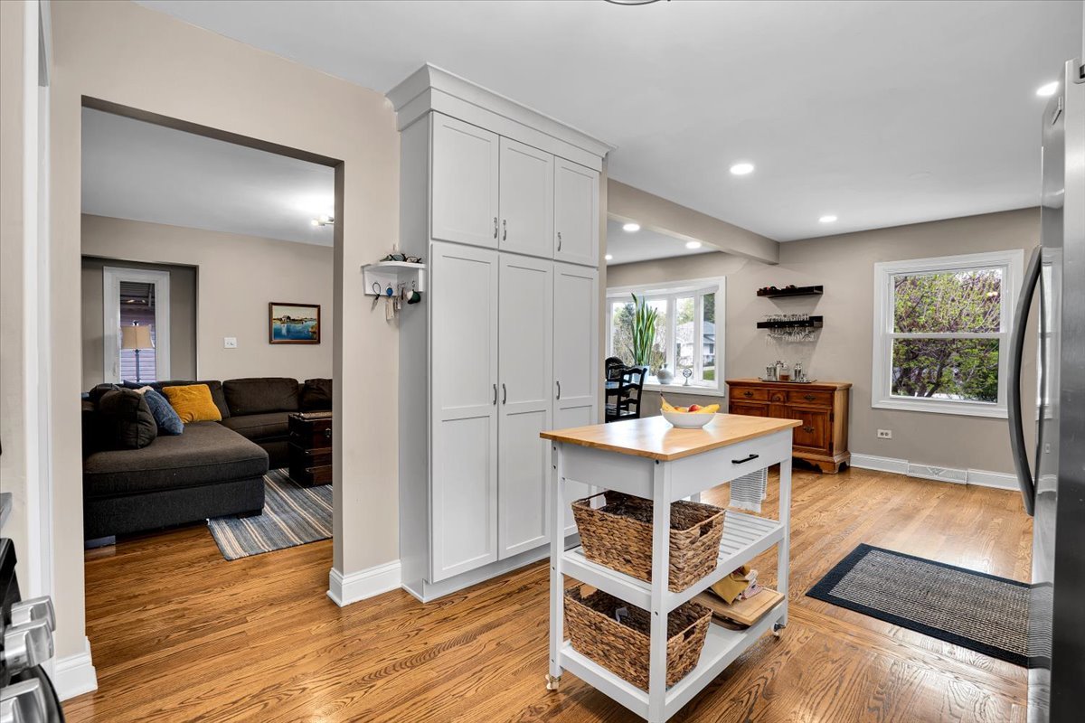 4020 N Adams Street, Westmont, IL 60559