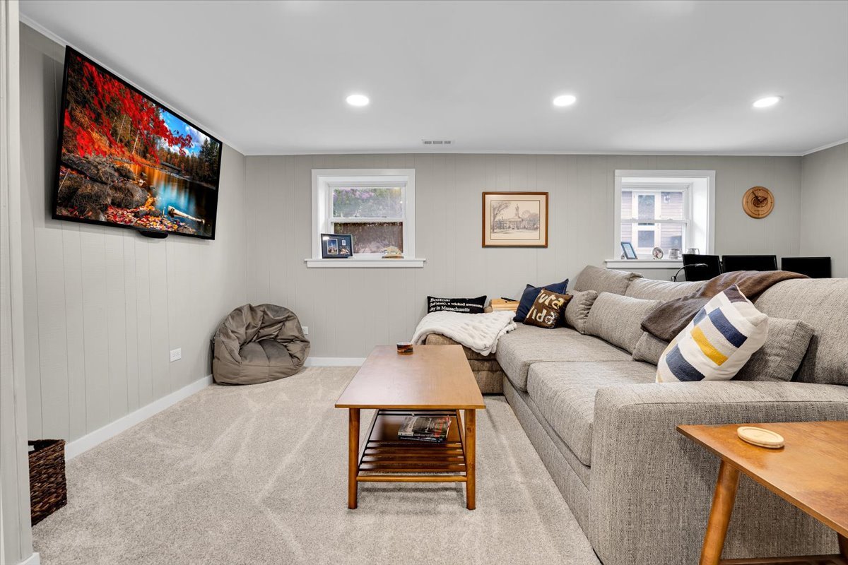 4020 N Adams Street, Westmont, IL 60559