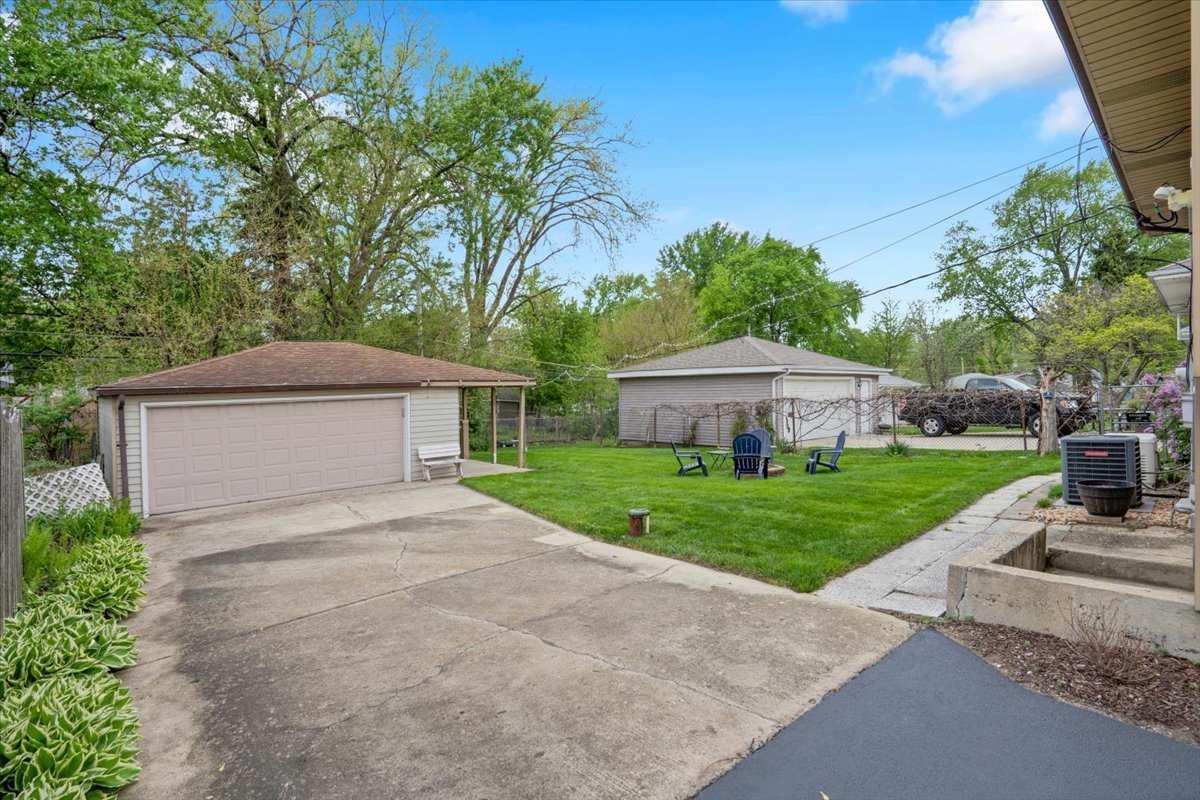 4020 N Adams Street, Westmont, IL 60559