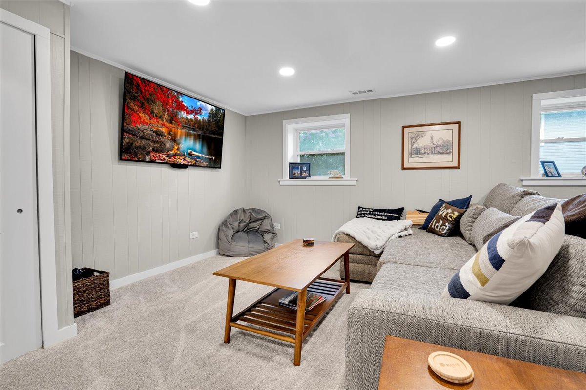 4020 N Adams Street, Westmont, IL 60559