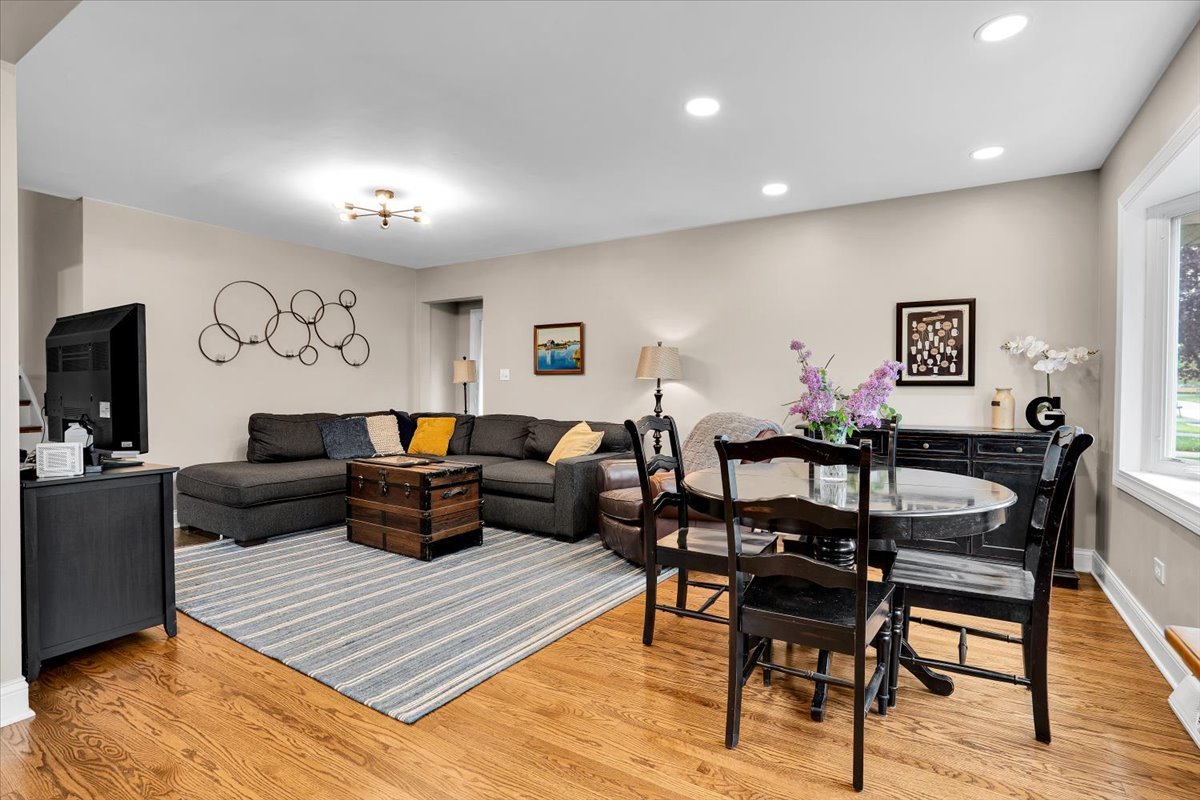 4020 N Adams Street, Westmont, IL 60559