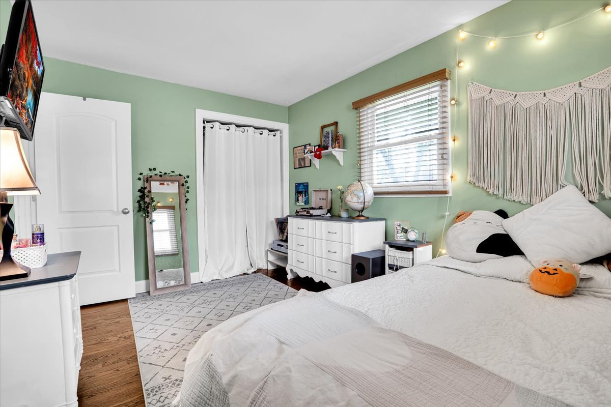 4020 N Adams Street, Westmont, IL 60559