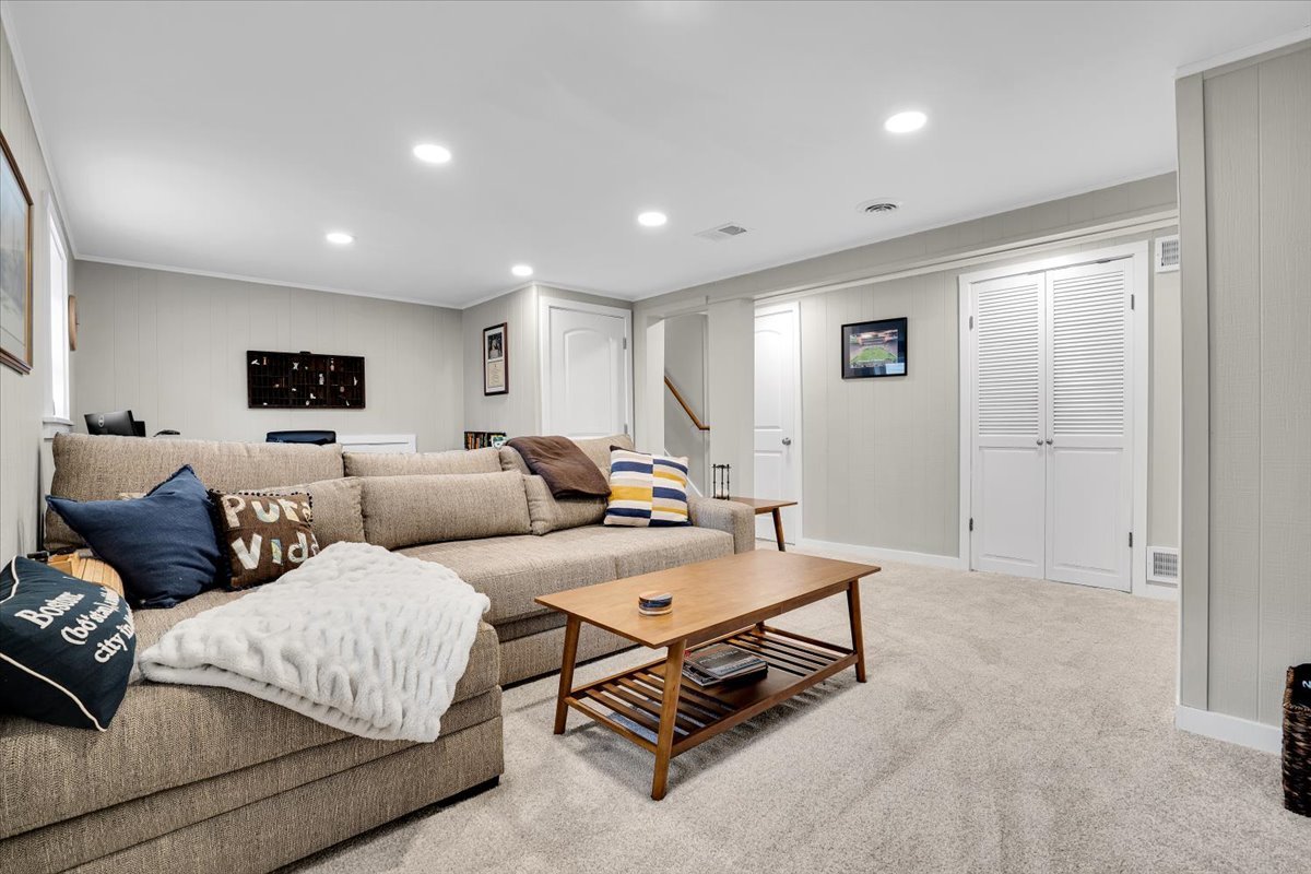 4020 N Adams Street, Westmont, IL 60559