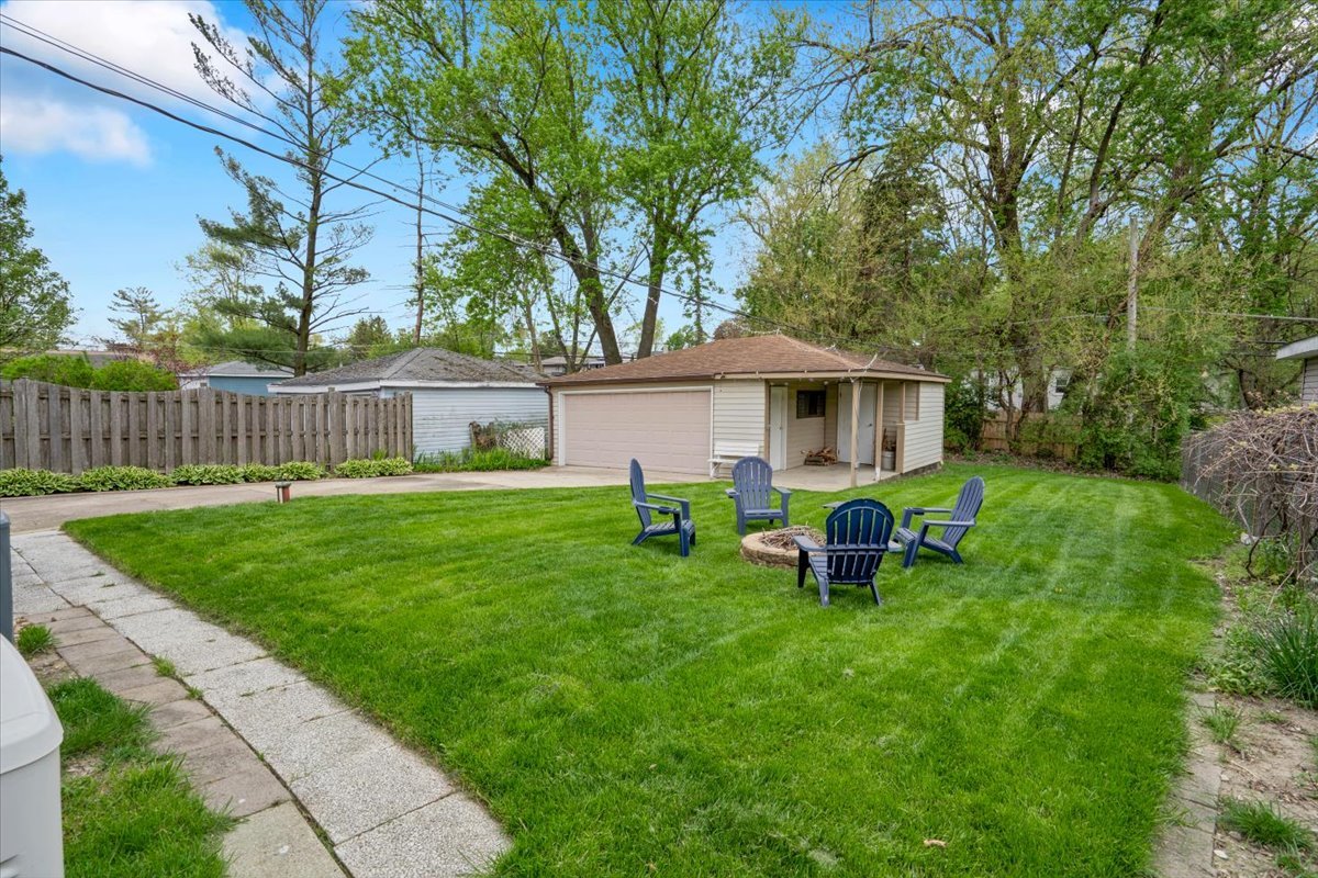 4020 N Adams Street, Westmont, IL 60559