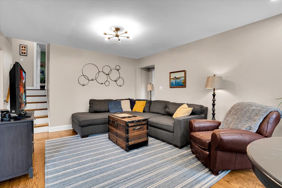 4020 N Adams Street, Westmont, IL 60559