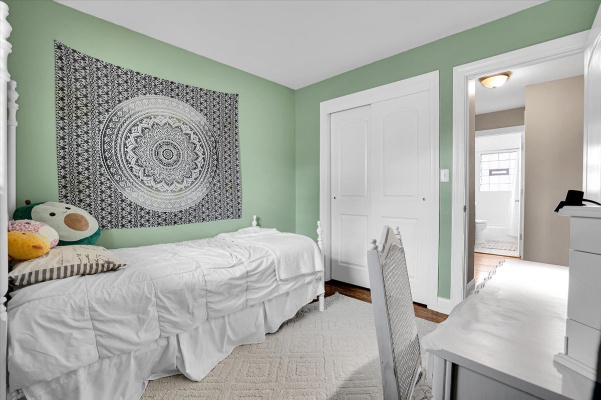 4020 N Adams Street, Westmont, IL 60559