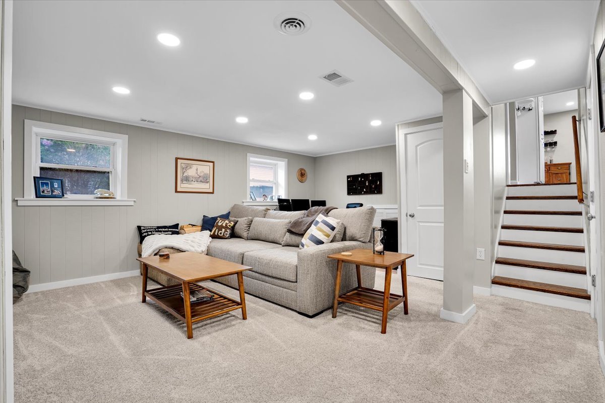 4020 N Adams Street, Westmont, IL 60559