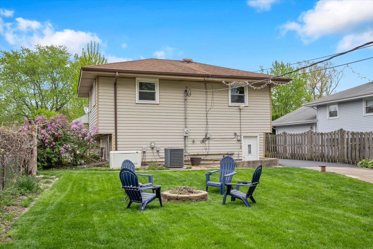 4020 N Adams Street, Westmont, IL 60559