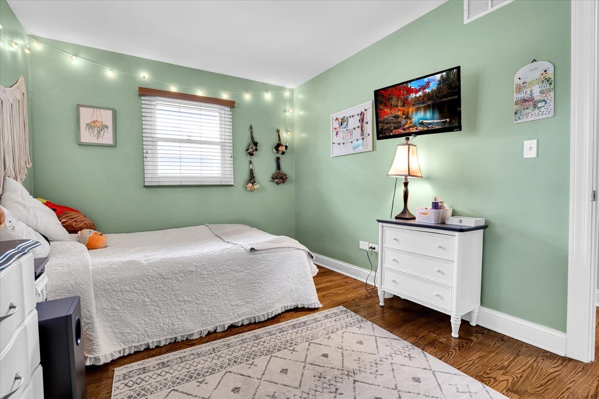 4020 N Adams Street, Westmont, IL 60559