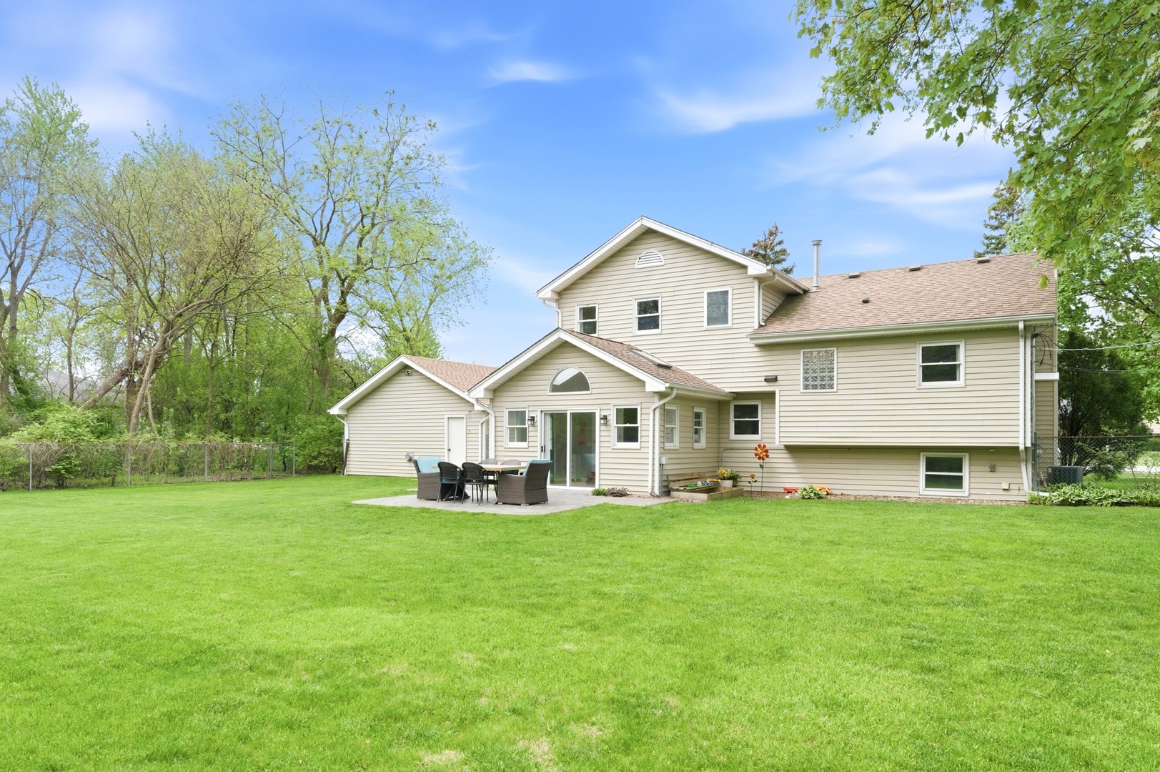 0N717 Knollwood Drive, Wheaton, IL 60187