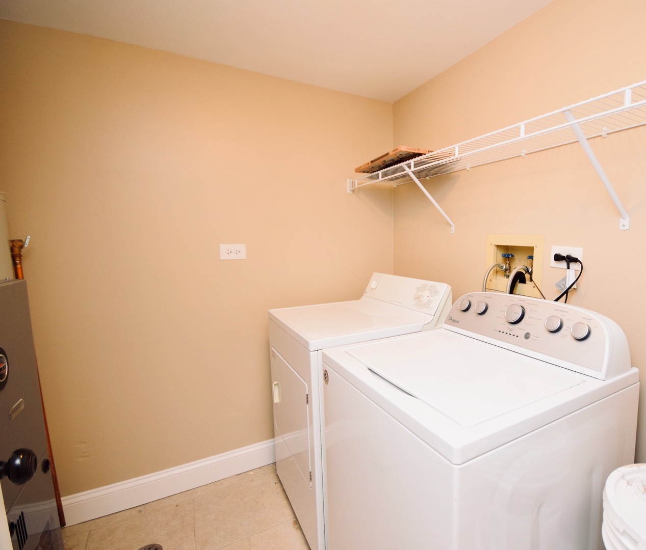 360 NEWPORT Lane #C1, Bartlett, IL 60103