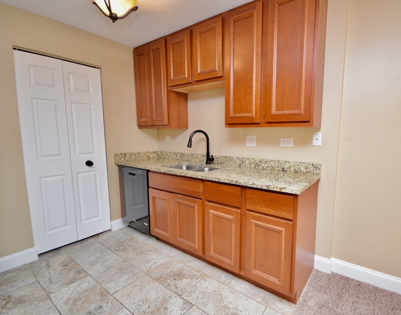 360 NEWPORT Lane #C1, Bartlett, IL 60103