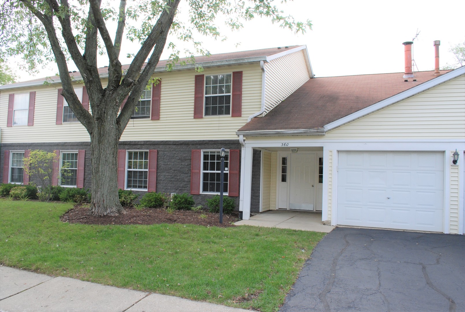 360 NEWPORT Lane #C1, Bartlett, IL 60103