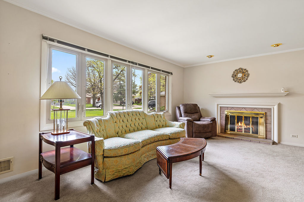 112 S Delphia Avenue, Park Ridge, IL 60068