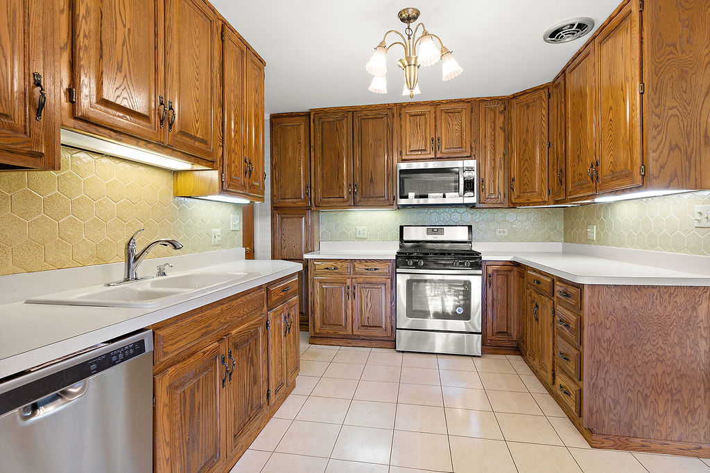 112 S Delphia Avenue, Park Ridge, IL 60068