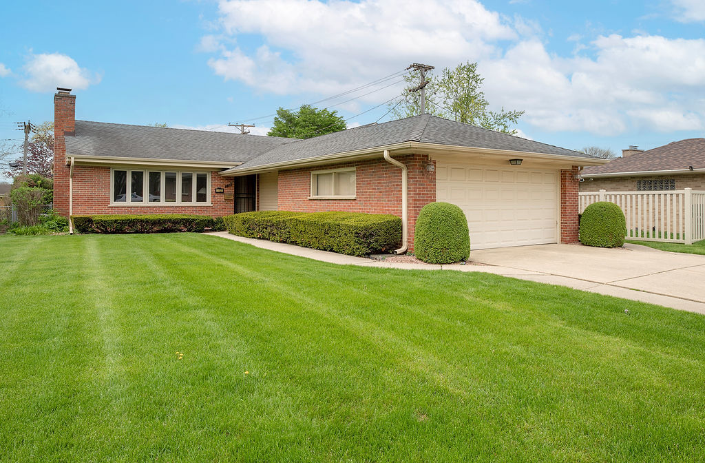 112 S Delphia Avenue, Park Ridge, IL 60068