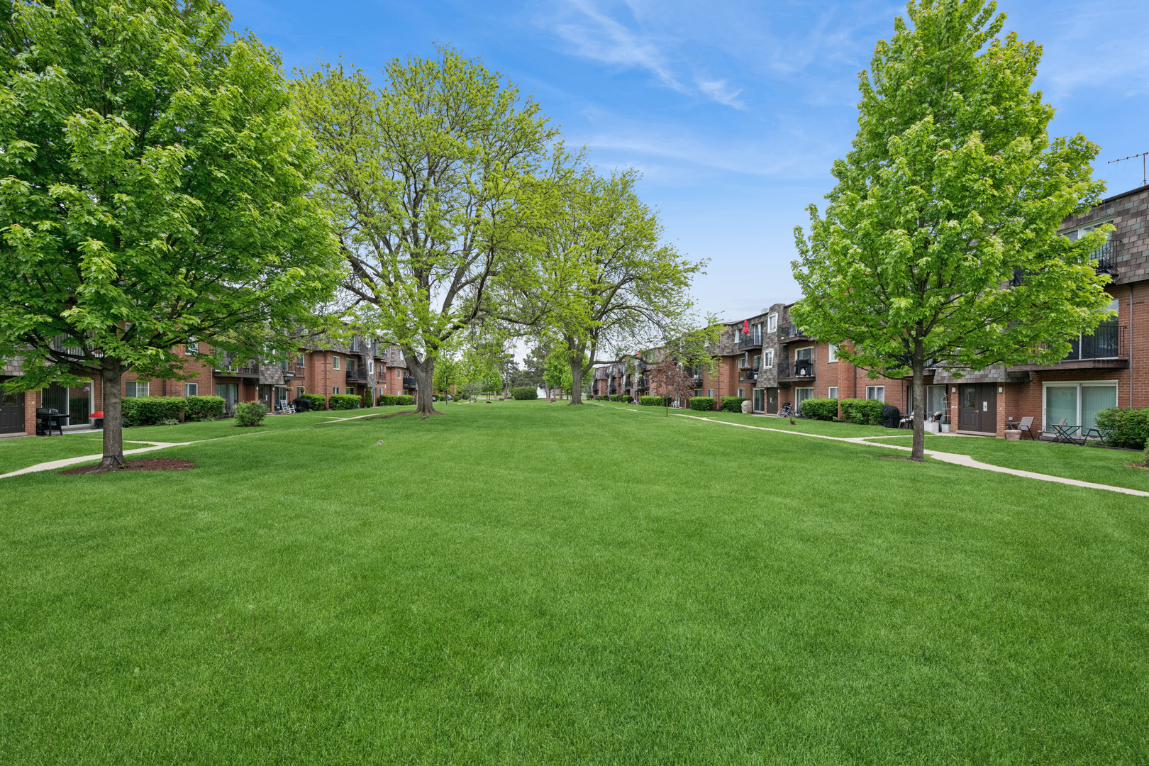 9352 Bay Colony Drive #1E, Des Plaines, IL 60016