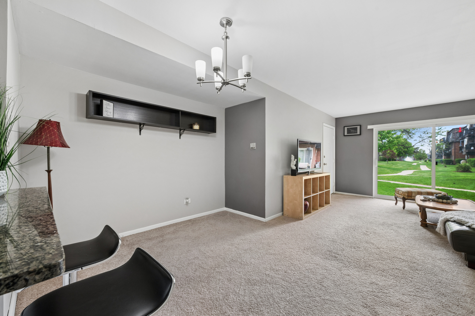 9352 Bay Colony Drive #1E, Des Plaines, IL 60016