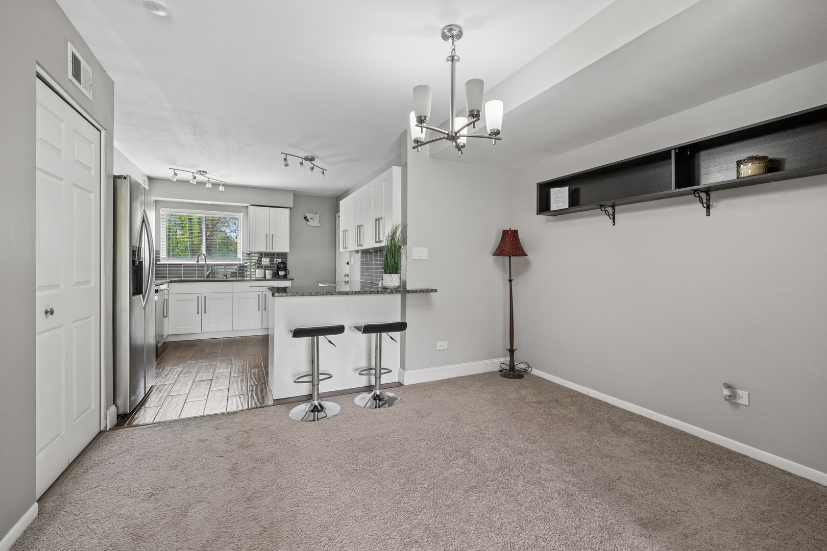 9352 Bay Colony Drive #1E, Des Plaines, IL 60016