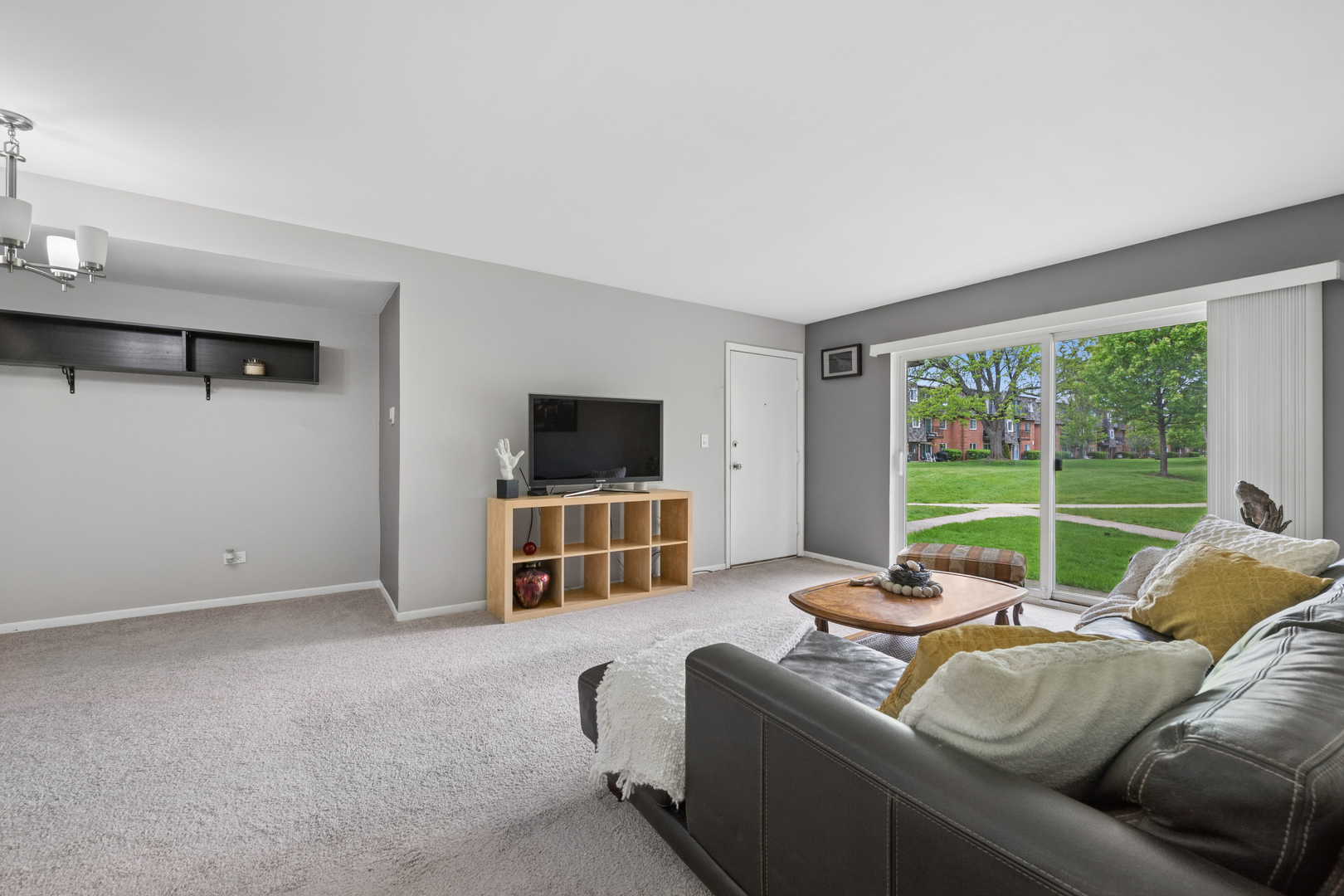 9352 Bay Colony Drive #1E, Des Plaines, IL 60016