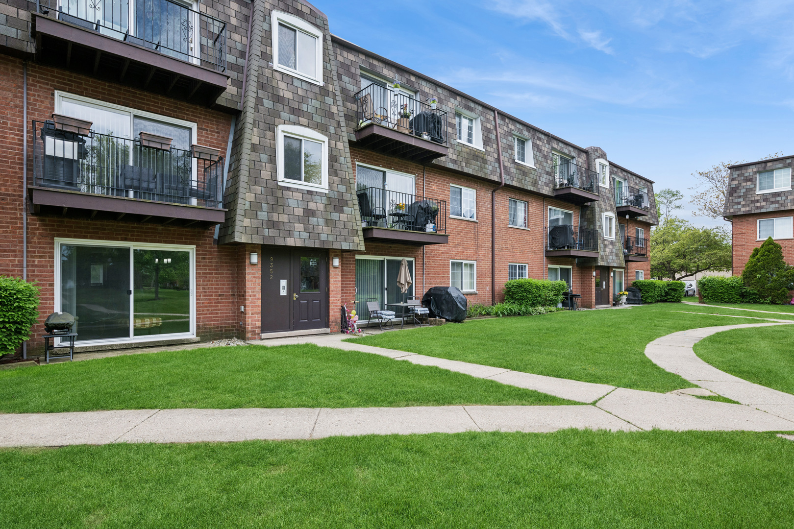 9352 Bay Colony Drive #1E, Des Plaines, IL 60016