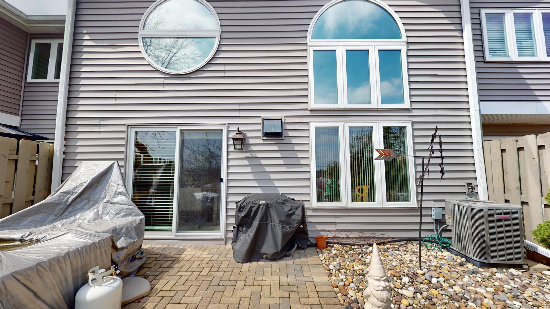 8305 Highpoint Circle #F, Darien, IL 60561