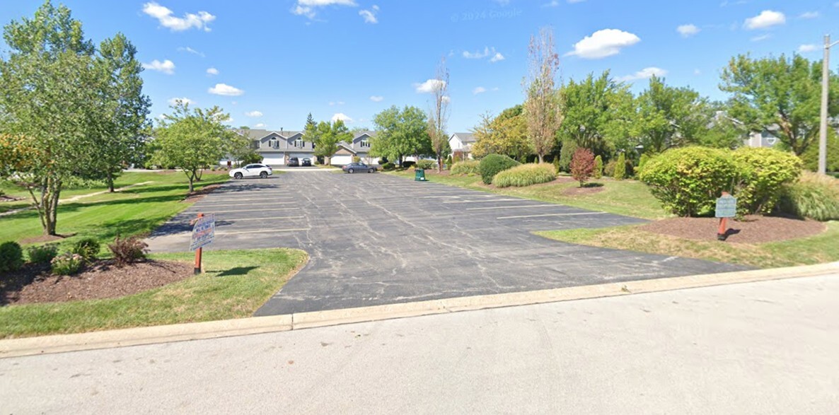 8305 Highpoint Circle #F, Darien, IL 60561