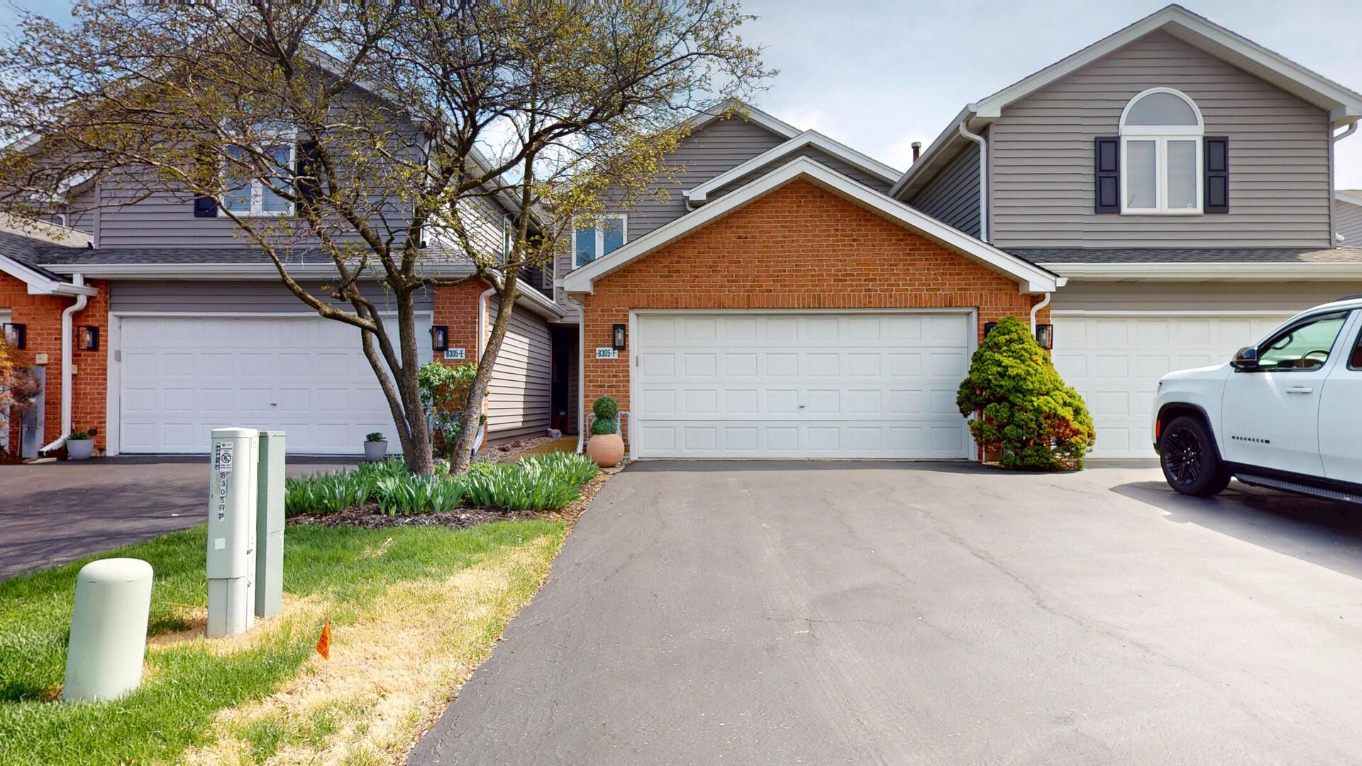 8305 Highpoint Circle #F, Darien, IL 60561