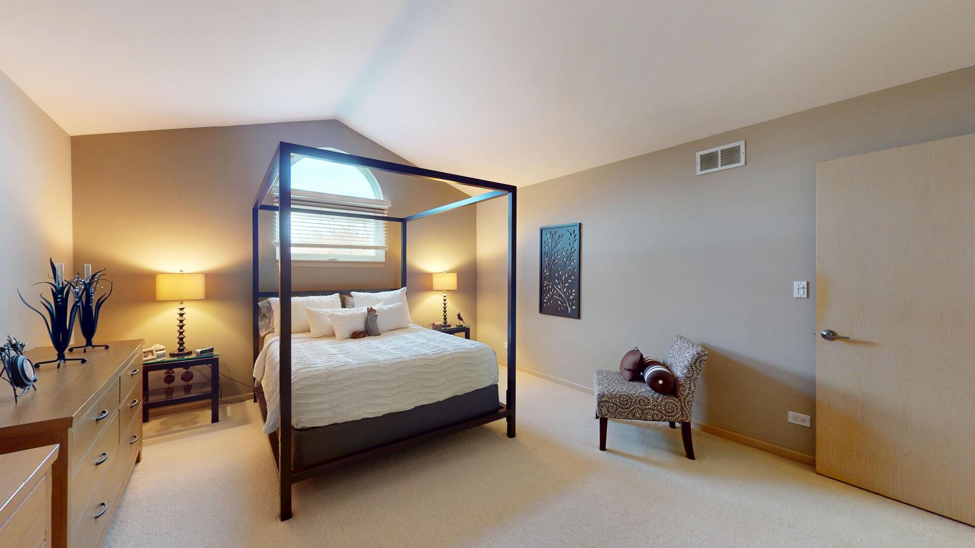 8305 Highpoint Circle #F, Darien, IL 60561